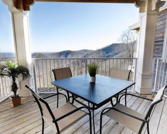 Art of Living Retreat Center - Boone - Balcon