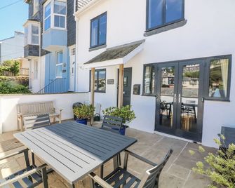 Armada Cottage - Dartmouth - Patio