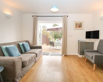 7 Coastal Cottages - Lowestoft - Living room