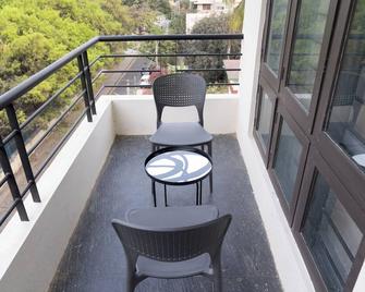 Cooke Town, Rooms, ITC infotec, Ascension church, service apartment, banaswadi - באנגאלור - מרפסת