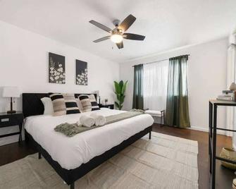 3br 2ba Gem In Rancho Near Shop Centers & Eateries - Rancho Cordova - Bedroom