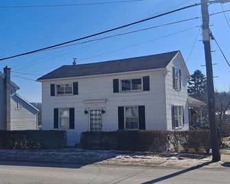 Cheerful two bedroom with a deck - Pittston - Gebouw