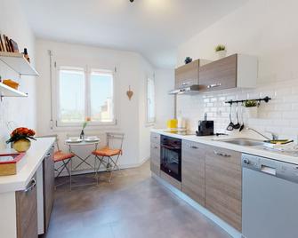 Le petit nid de Max et Sophie 1free garage - Colmar - Cocina