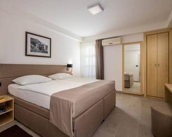Hotel Delfin - Omisalj - Bedroom