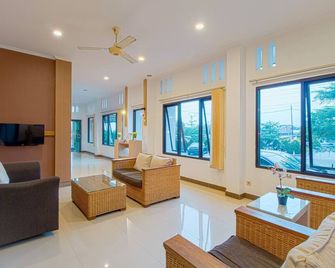 Citrus-House com Hotel - Bogor - Living room