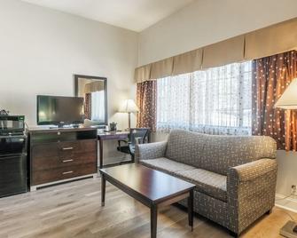 Quality Inn near Mammoth Mountain Ski Resort - Mammoth Lakes - Sala de estar