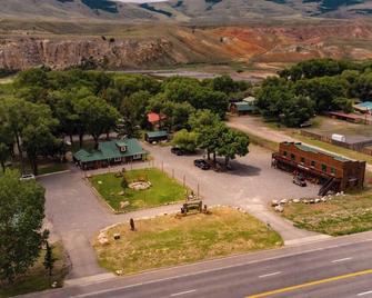 Chinook Winds Lodge - Dubois - Outdoor view