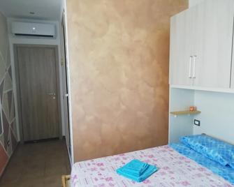 Bed And Breakfast Stefania - Giulianova - Schlafzimmer