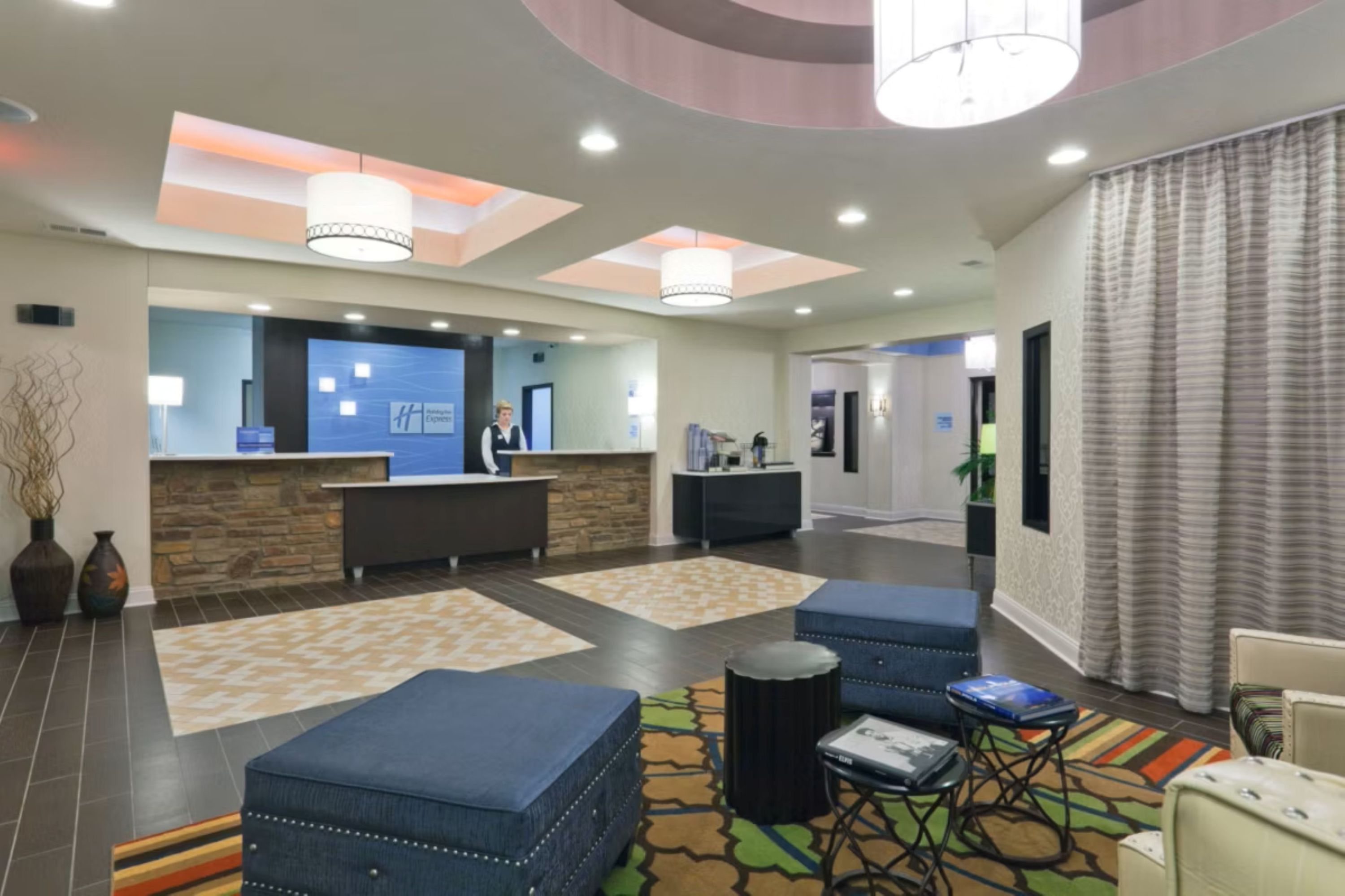 Holiday Inn Express & Suites Fulton By IHG