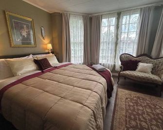 Second story Apartment with Castle View - St Joseph - Bedroom