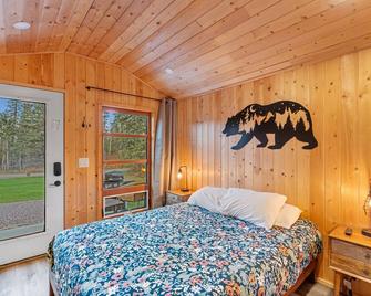 Little Bear Micro Cabin at Spotted Bear Retreat - Martin City - Yatak Odası