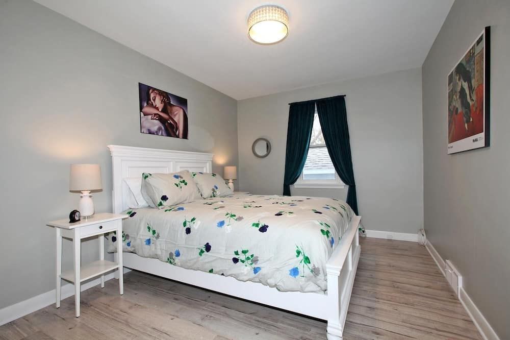 Bedroom view of Niagara On The Lake Gemütlicher Bungalow Wifi Bbq Weingüter