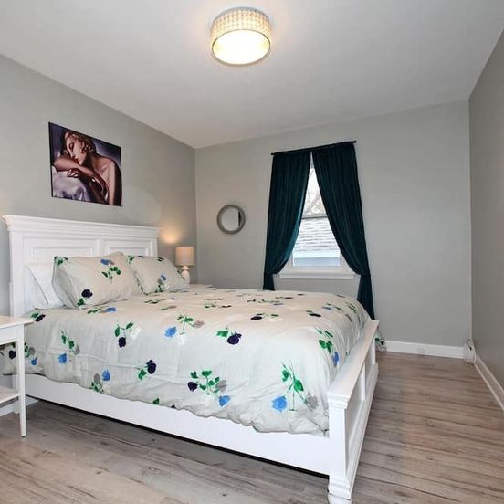 Bedroom view of Niagara On The Lake Gemütlicher Bungalow Wifi Bbq Weingüter