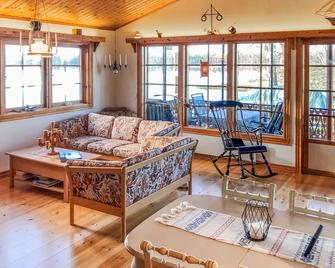 2 Bedroom Stunning Home In Värnamo - Värnamo - Sala de estar