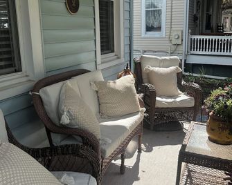 Walk to Everything Historic Arts District - Annapolis - Patio