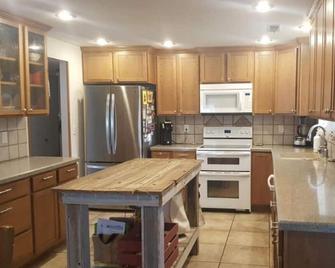 4-bedroom vacation home just 23 minutes to Snake River - Mountain Home - Кухня