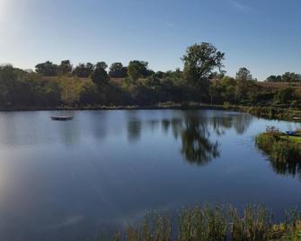 Captain's Cove is a county getaway with private ponds for all of life's moments! - Muscatine
