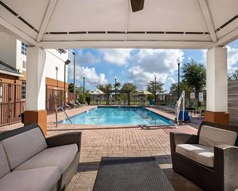 Airport Convenience! 3 Modern Units, Full Kitchen, Swimming Pool, Free Parking! - Doral