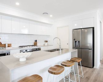 The Coast Beach - Pet Friendly - 2 Mins Walk to Bay - 카랄라 베이 - 주방