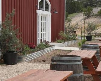 Sumac (A-Frame Cabin) - Bandera - Patio