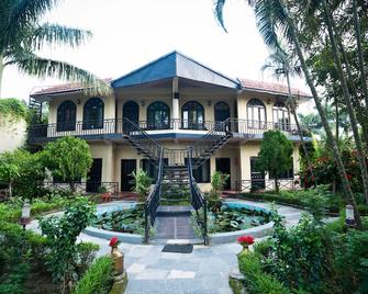 Chitwan Adventure Resort - Sauraha - Edificio