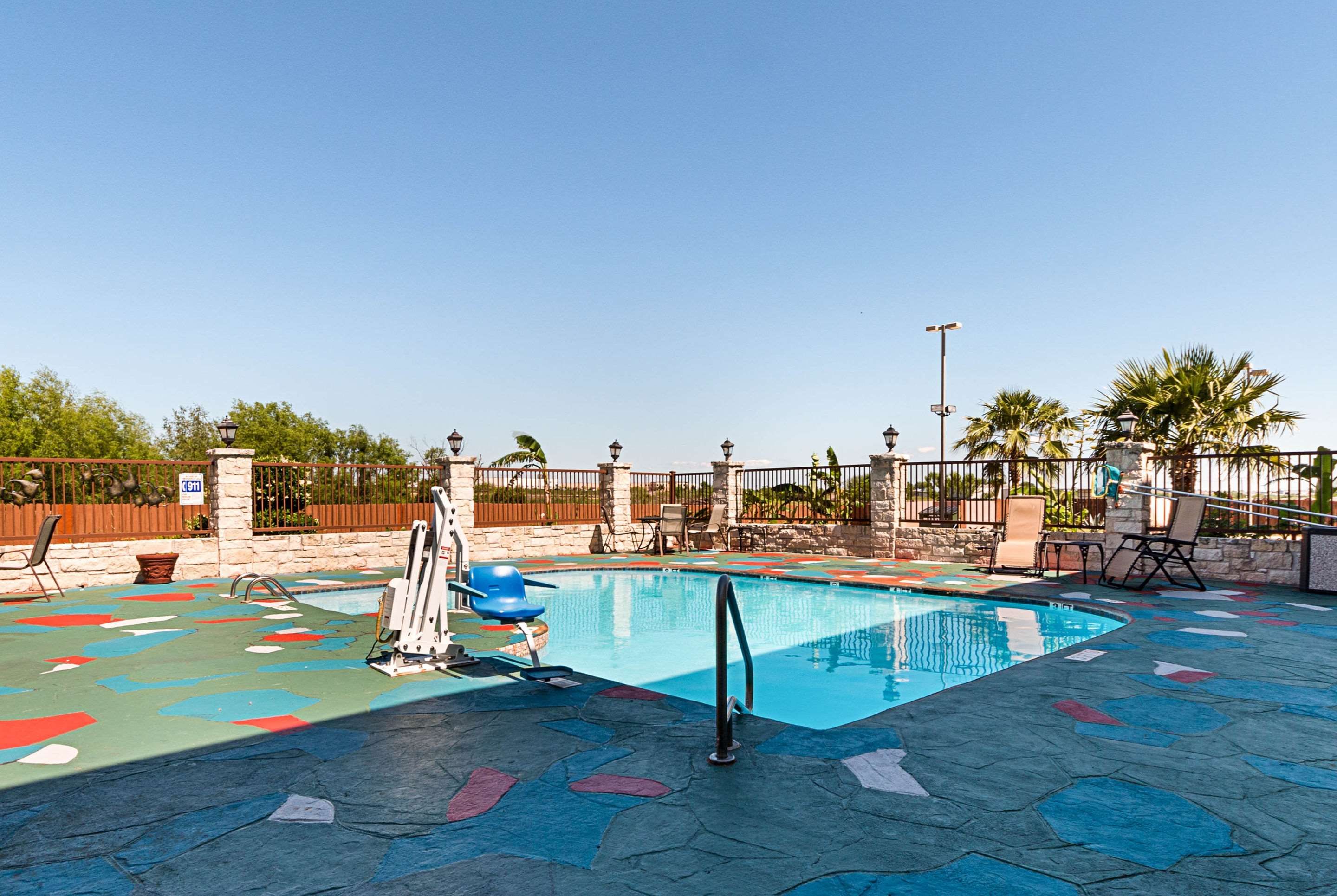 Quality Inn & Suites Buda - Kyle - Bazén