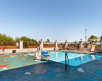Quality Inn & Suites Buda - Kyle - Bazén