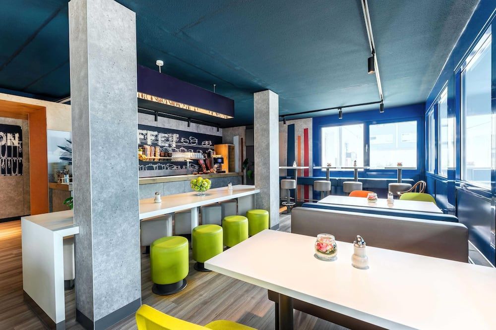 بي آند بي هوتول براونشويج ويست - براونشويغ - بار