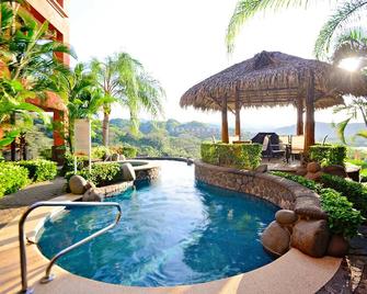 Luxury Ground Floor Condo, close to pool access to beach club at Los Suenos. - Parrita - Piscina