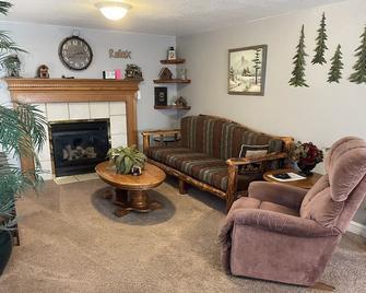 Cozy Cabin In Twin Falls - Twin Falls - Living room