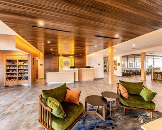 Fairfield Inn & Suites By Marriott Gainesville I-35 - Gainesville - Lobby