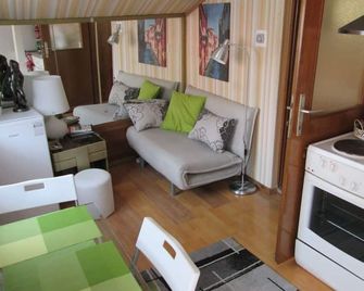 Apartment ' Studio Green ' Free Parking, Self Check-In - Zagreb - Huiskamer