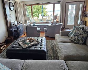 Chesapeake Waterfront Vacation Rental with Dock - Perryville - Sala de estar