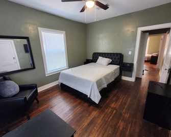 Charming 2 BR retreat in Shreveport, minutes from Casinos, airport & attractions - Shreveport