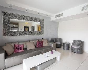 Amdar Holiday Apartments with private pools - Elat - Wohnzimmer