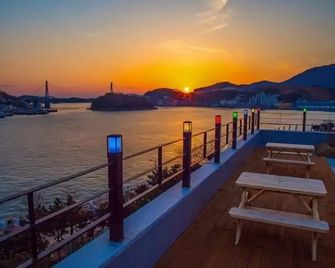 Yeosu Sun Beach Pension - Josu - Balkón