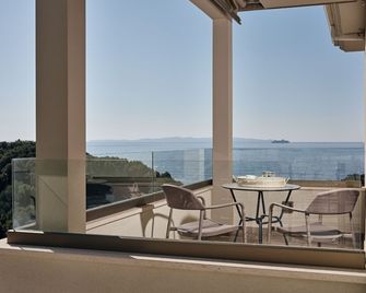 Prima Vista Beachfront Boutique Hotel - Sivota - Balkon