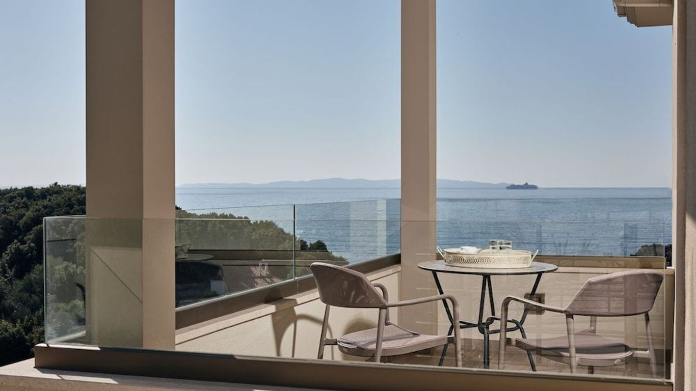 Prima Vista Beachfront Boutique Hotel