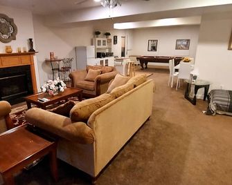 Exquisite & Serene 1 Bedroom, 1 Full Bath Apartment - Upper Marlboro - Living room