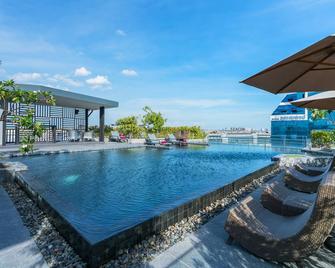 De Botan Srinakarin Hotel & Residence - Bangkok - Piscina
