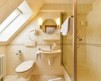 Jauch's Löwen - March - Baño