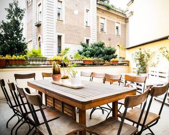 Rome Experience Hostel - Rome - Patio