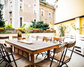 Rome Experience Hostel - רומא - פטיו