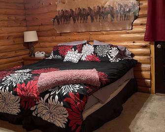 Working Horse Ranch With Indoor Pool!! - Grantville - Bedroom