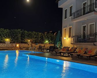 Karaburun Konak Hotel - Karaburun - Pool