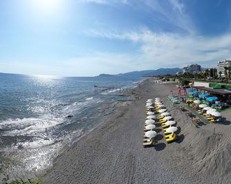 Gold Twins Boutique Hotel - Mahmutlar - Beach