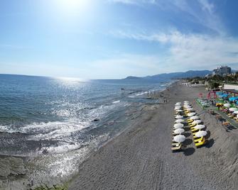 Gold Twins Suit Hotel - Mahmutlar - Strand