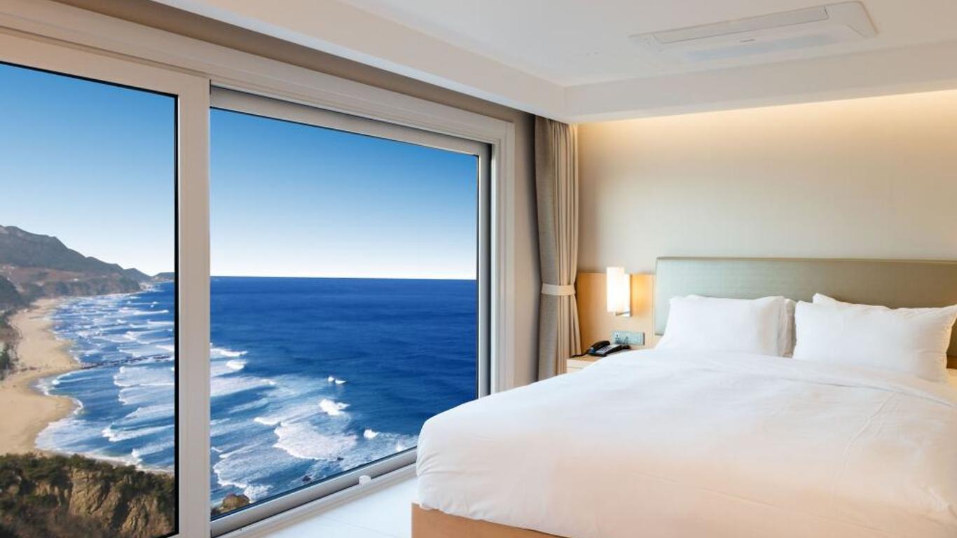 Sun Cruise Resort and Yacht