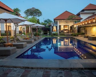 Tulamben Dive Resort - Kubu - Piscina