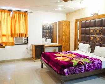 private rooms in mahipalpur - New Delhi - Bedroom